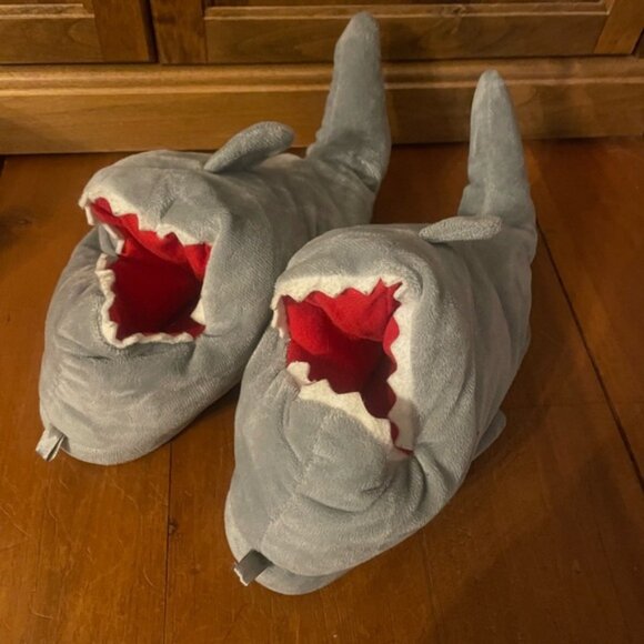 Old Navy Shark Slippers 3/4 - Picture 5 of 7